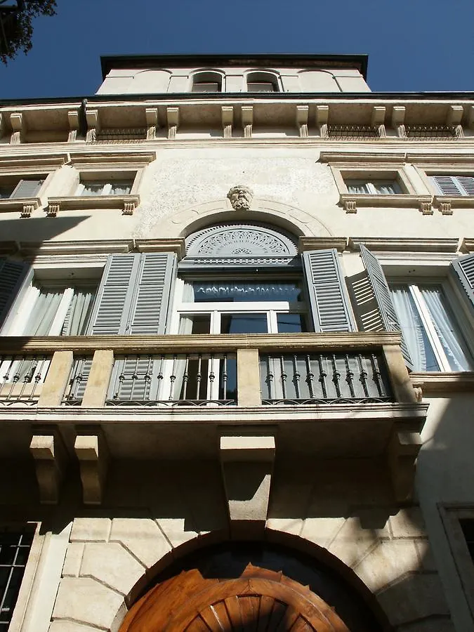 B&B Palazzo Camozzini 3*, Verona Italy