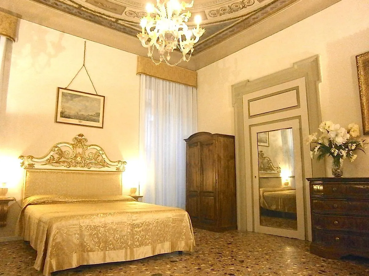 B&B Palazzo Camozzini 3*, Verona